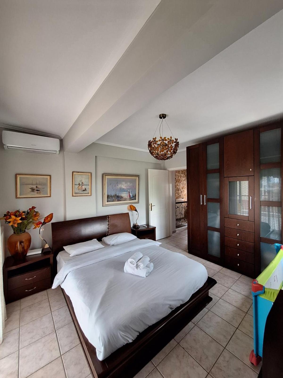 Villa Roadhouse, Nilie Hospitality Mgmt Flogita Exterior foto