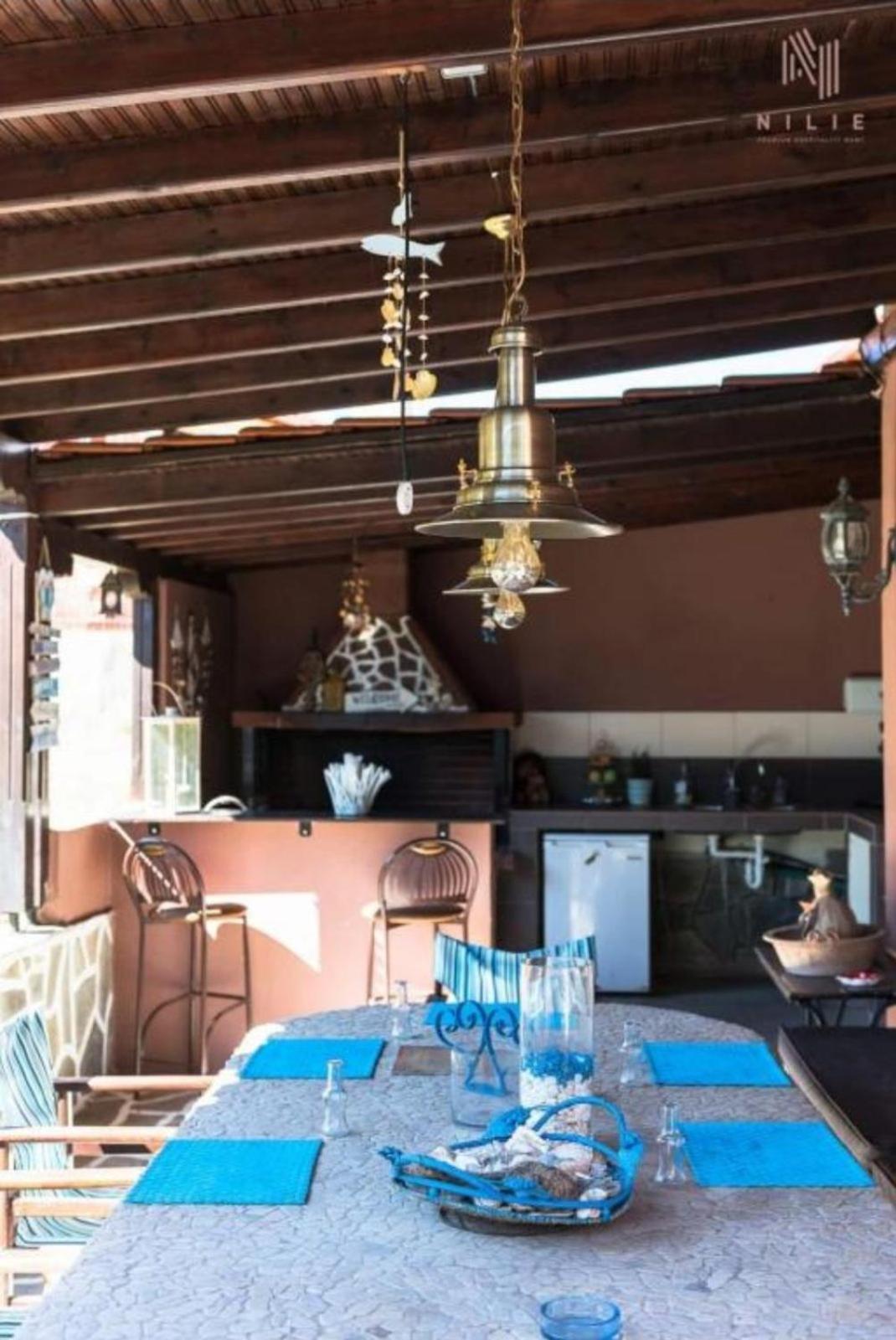 Villa Roadhouse, Nilie Hospitality Mgmt Flogita Exterior foto
